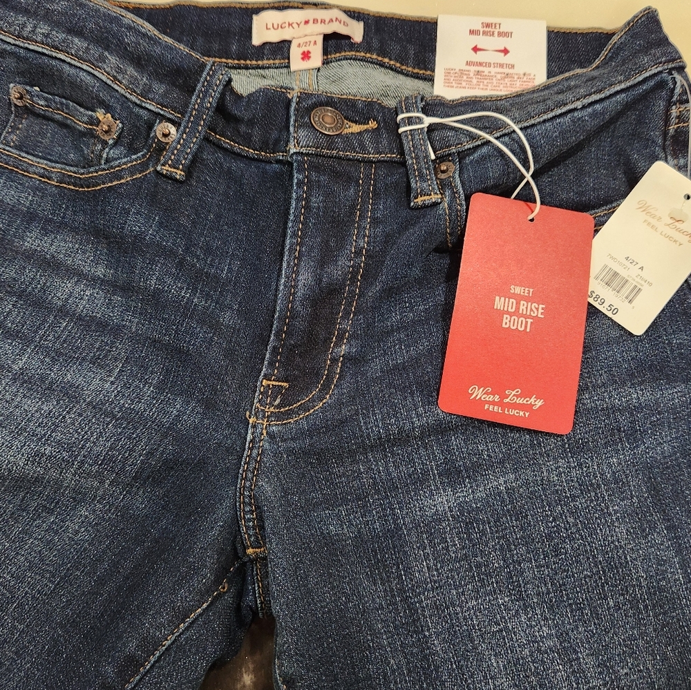 NWT Lucky Brand Mid rise boot jeans, 4/27 A